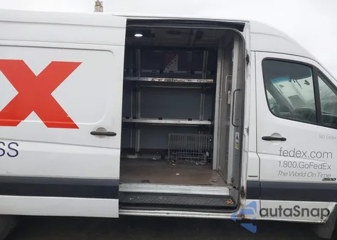 2012 Mercedes-Benz Sprinter 2500 High Roof из США, поврежденный, VIN WD3PE8CBXC5685282